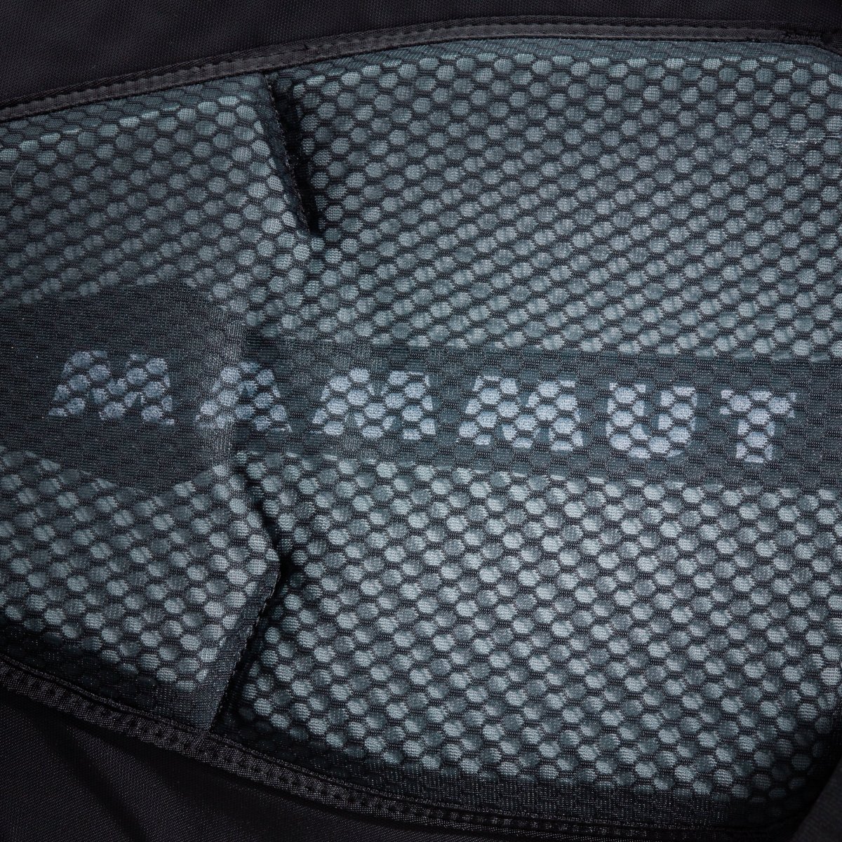 detail turistický batoh Mammut Lithium 50 Women
