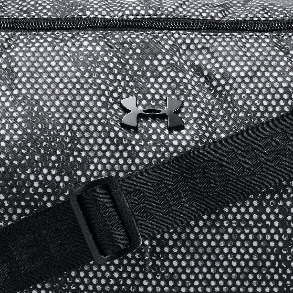 detail taška Undeer Armour Favorite Duffle 2.0