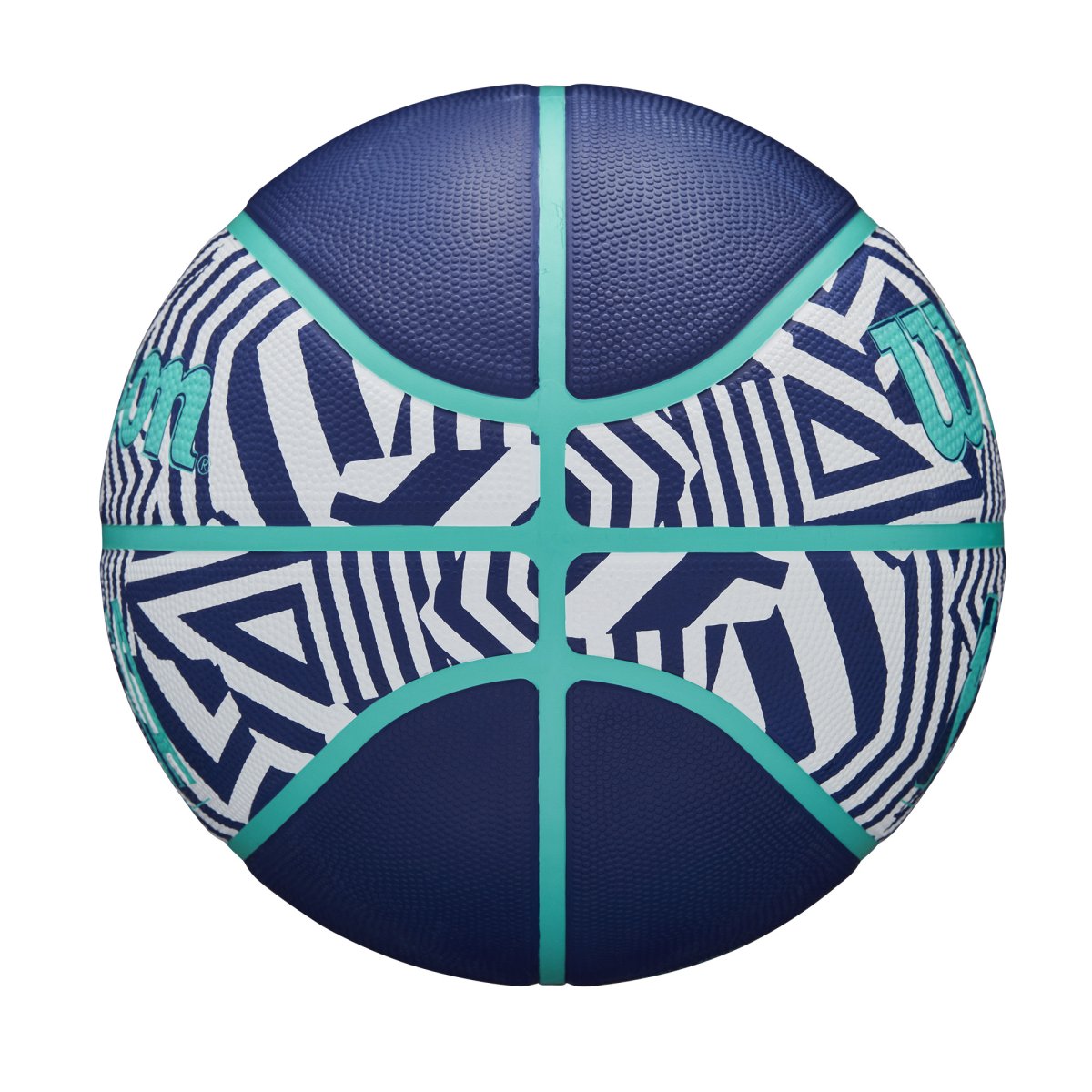 detail basketbalový míč Wilson NBA DRV Plus Dazzle Camo