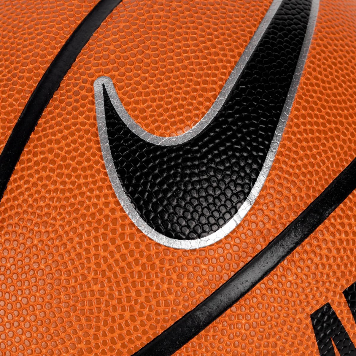 detail basketbalový míč Nike Everyday All Court 8P Deflated