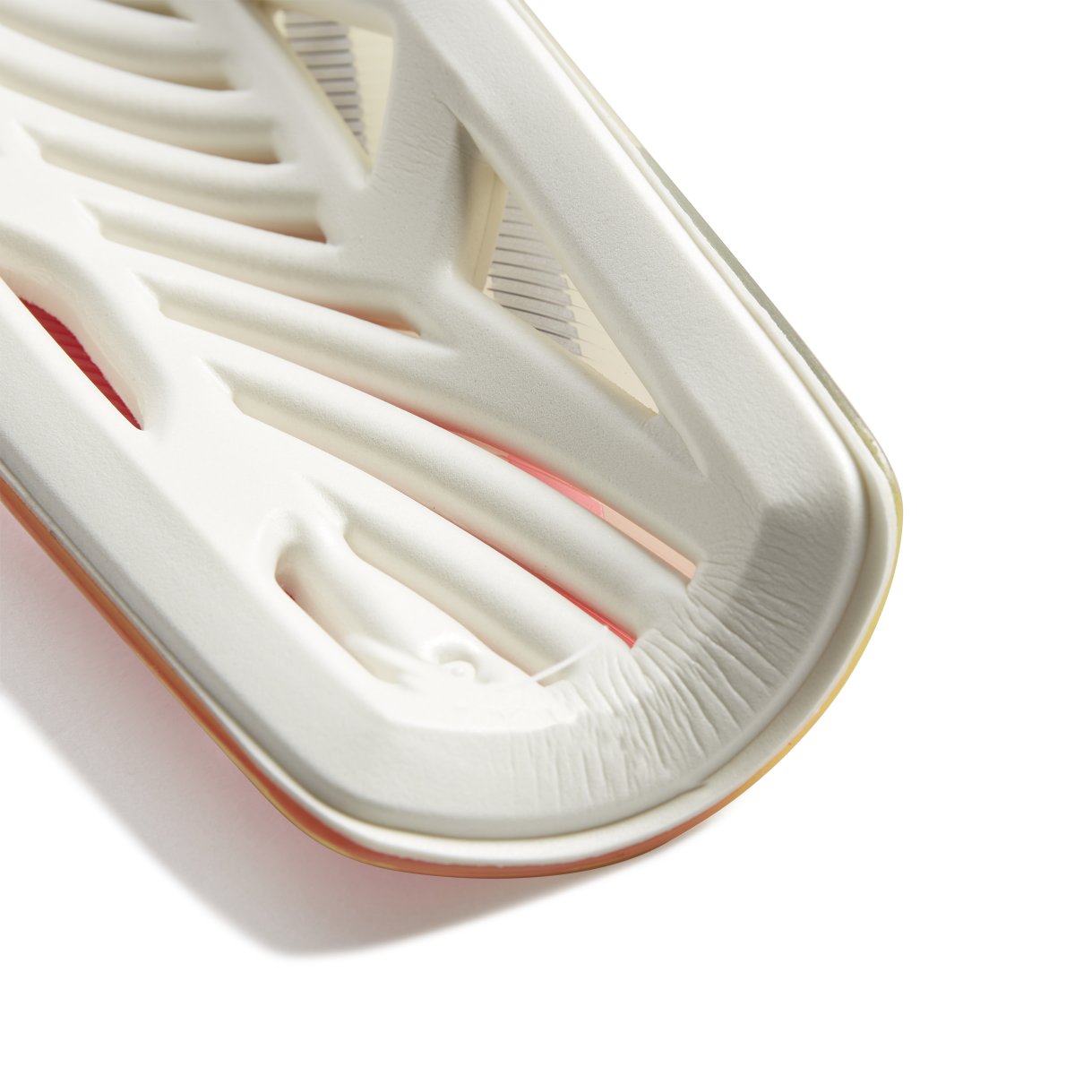 detail fotbalové chrániče Adidas Tiro SG LGE