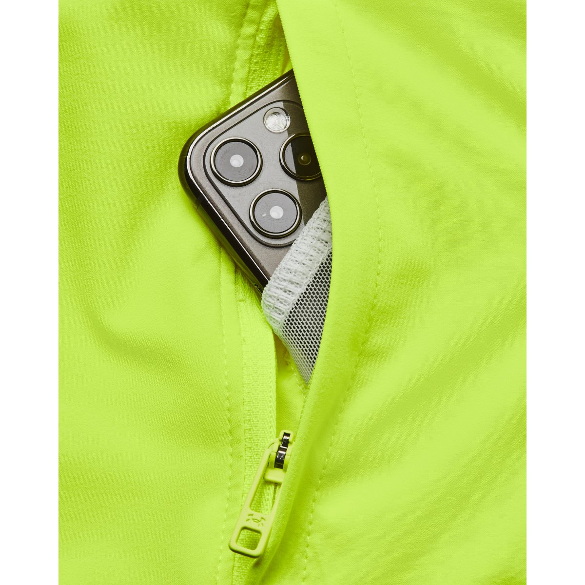 detail dámská bunda Under Armour UA OutRun the STORM Jacket