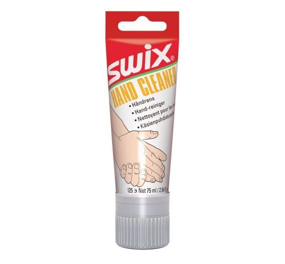 detail čístící pasta na ruce Swix