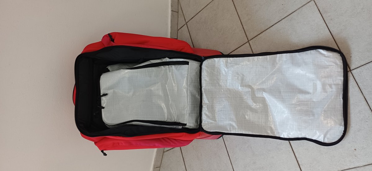 detail vyhřívaný vak na lyžáky Atomic Heated Boot Pack 230V