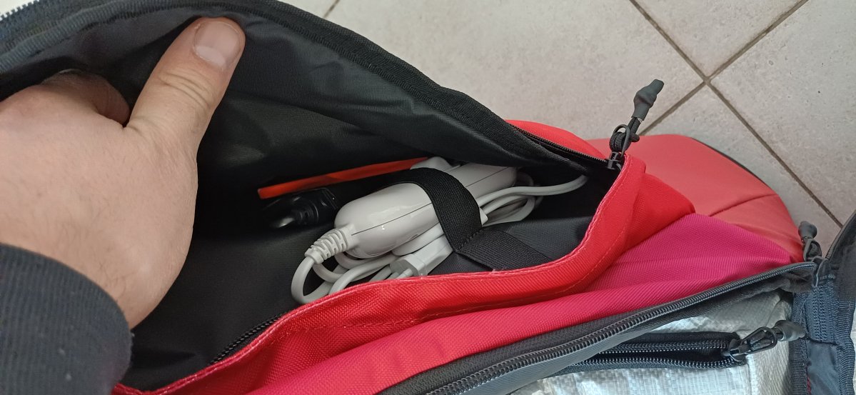 detail vyhřívaný vak na lyžáky Atomic Heated Boot Pack 230V