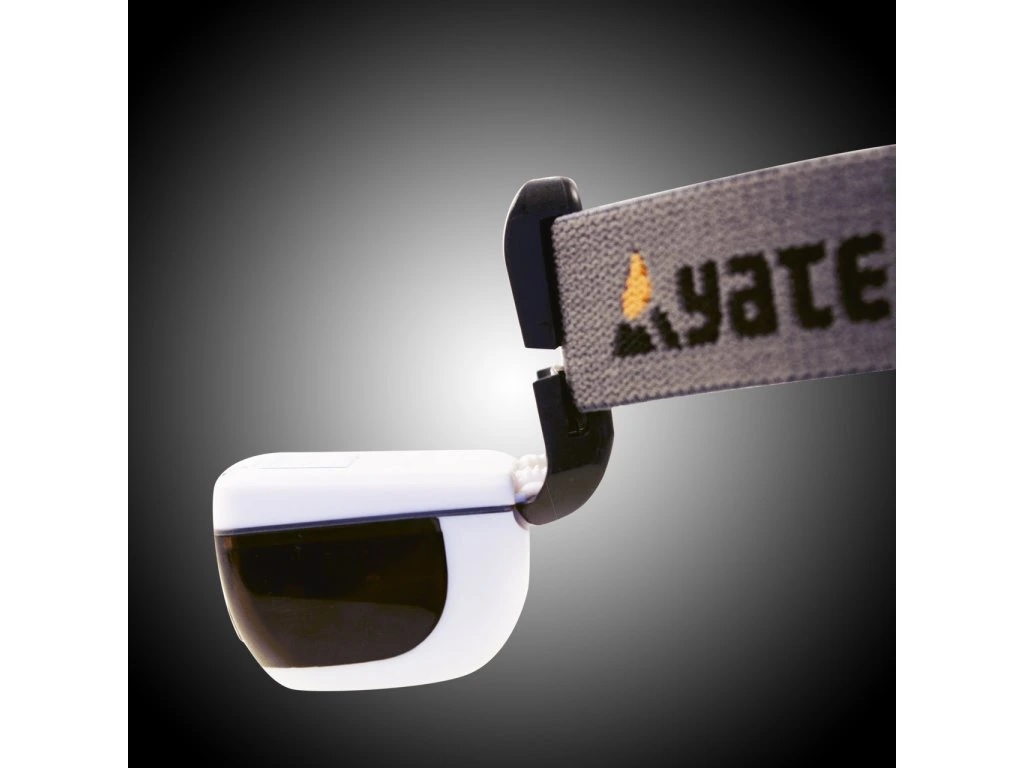 detail čelovka Yate Vega