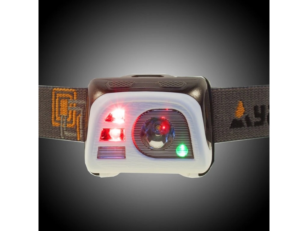 detail čelovka Yate Vega