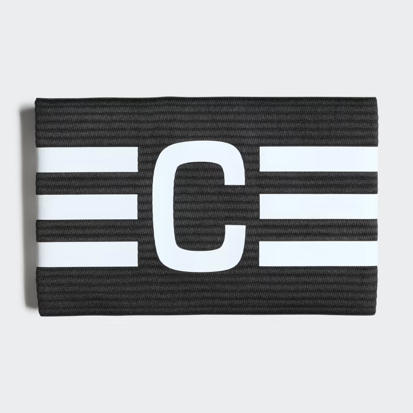 detail kapitánská páska Adidas Tiro L Capt