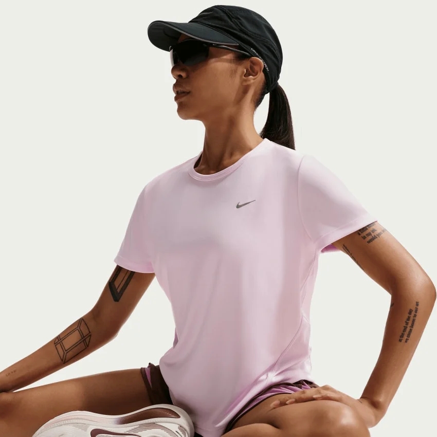 detail dámské tričko Nike Dri-Fit Tempo