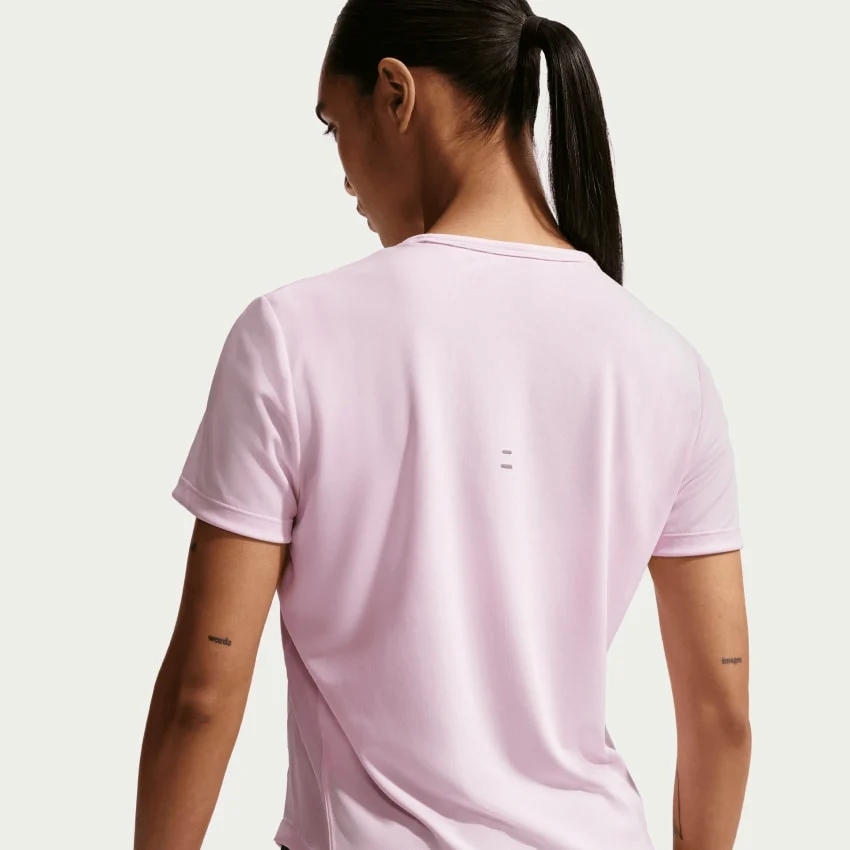 detail dámské tričko Nike Dri-Fit Tempo